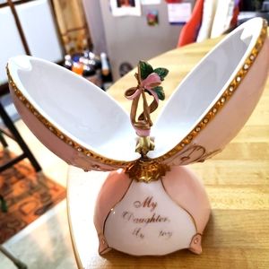 💞 Heirloom Porcelain Music Box
